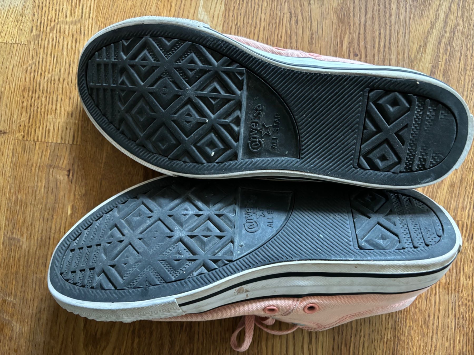 Converse Scarpe da donna: Neuwertige Damen-Converse – Usato da Bäretswil venduto da Vanessia 1