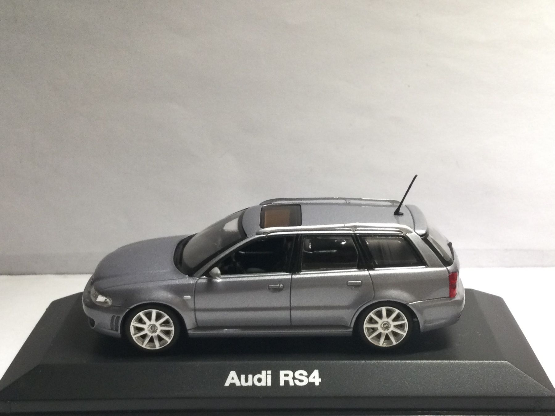 Audi Modellautos: Minichamps 1:43 Audi RS4 Silver 2000 – Neu und originalverpackt aus Herisau von cacamarena09 1