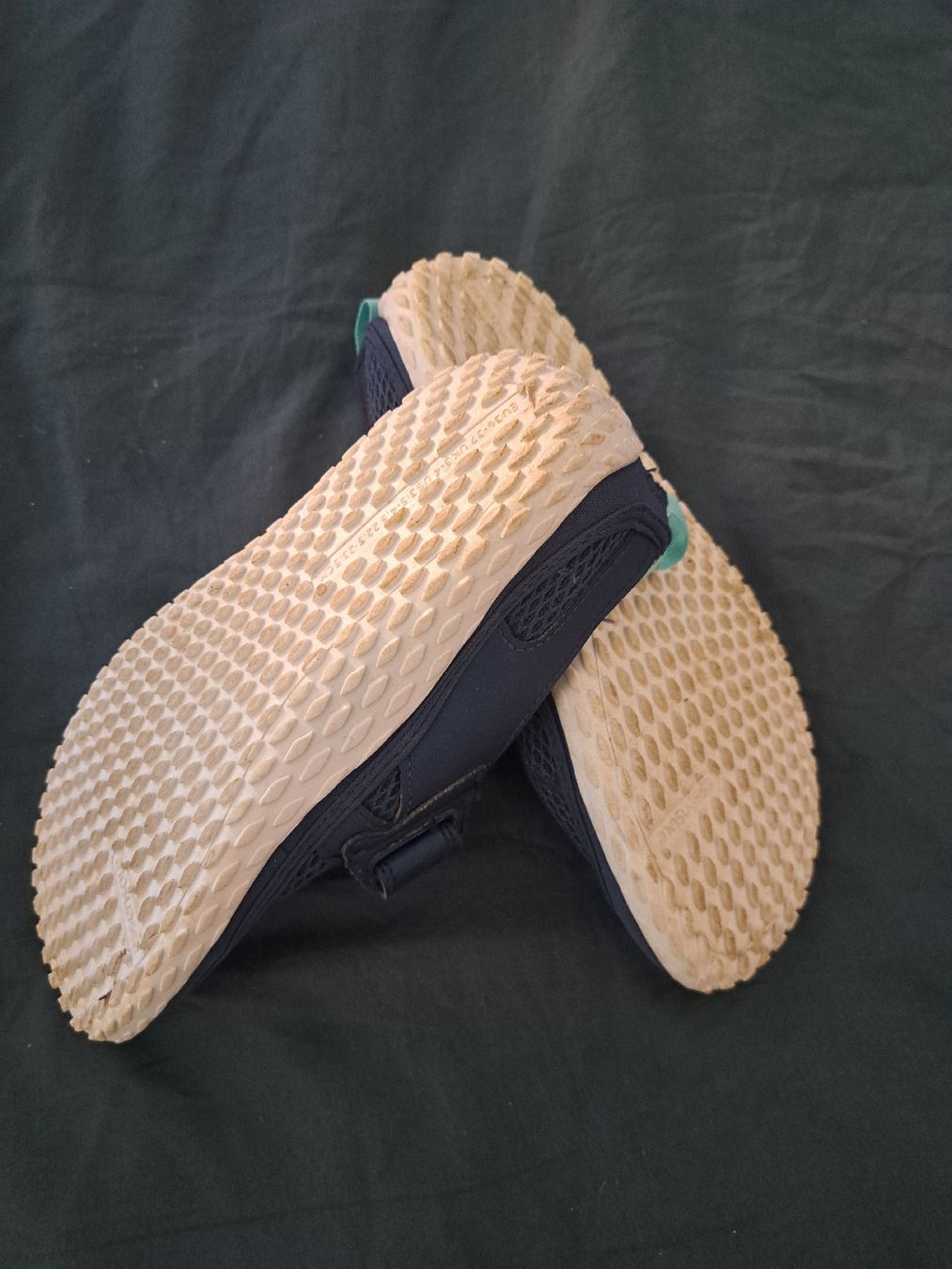 Scarpe per ragazzi: Kinder Wasserschuhe Grösse 36-37 – Usato da Zürich venduto da Arwen60 1