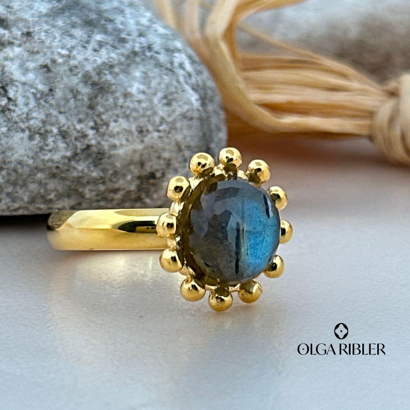 Olga Ribler Anelli: Edelstahlring mit Labradorit, Gr. 52 – Nuovo (secondo la descrizione) da Luzern venduto da MonikaS03 1