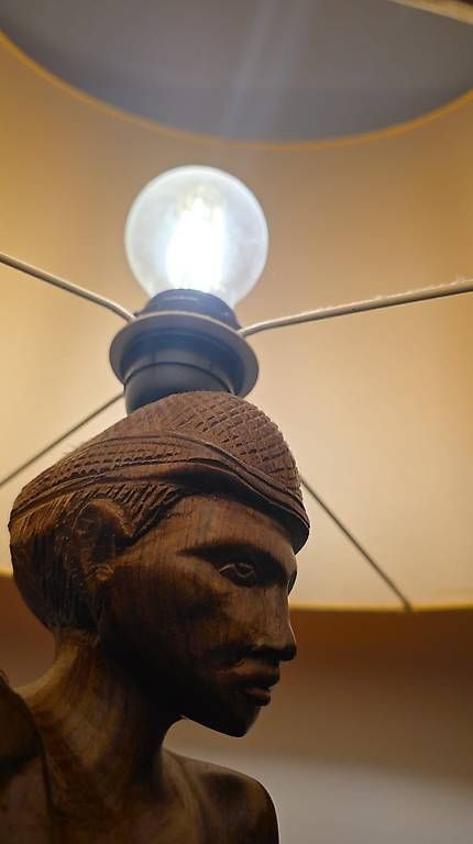Lampade: Lampe sculptée à la main – Usato da Thônex venduto da emi_lm52