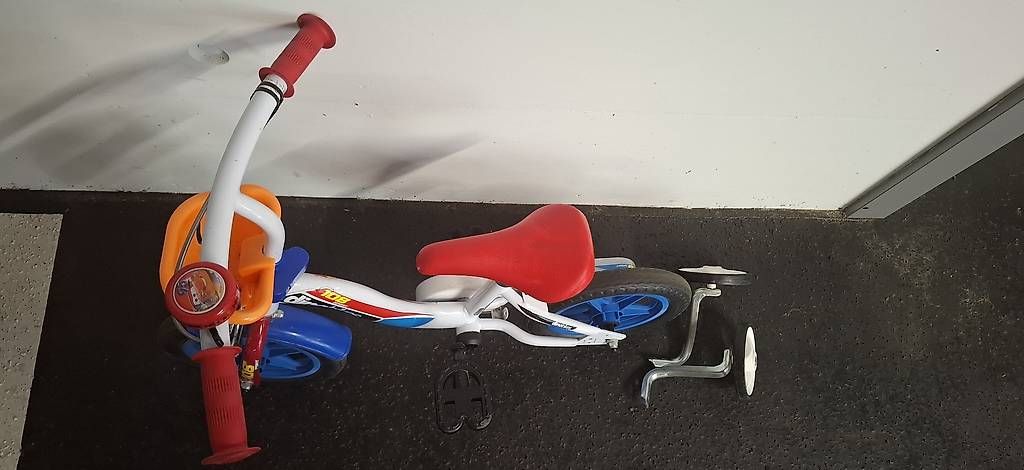 Vélos: Bicicletta 12" con rotelle  – D'occasion à Davesco-Soragno par che_6rwb 2