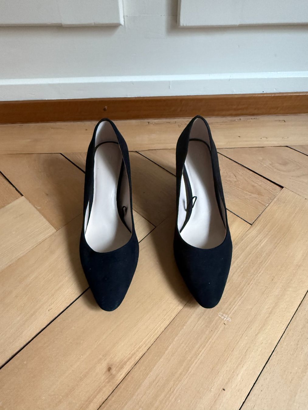 H&M Scarpe da donna: Wildleder Pumps schwarz 40 – Usato da Zürich venduto da Diazaio 1
