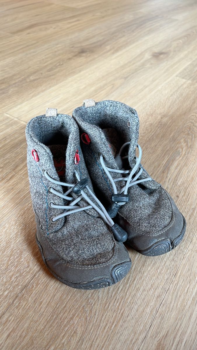 Wildling Scarpe per ragazzi: Wildling Wolle Lupa Gr. 24 – Usato da Zürich venduto da nisone