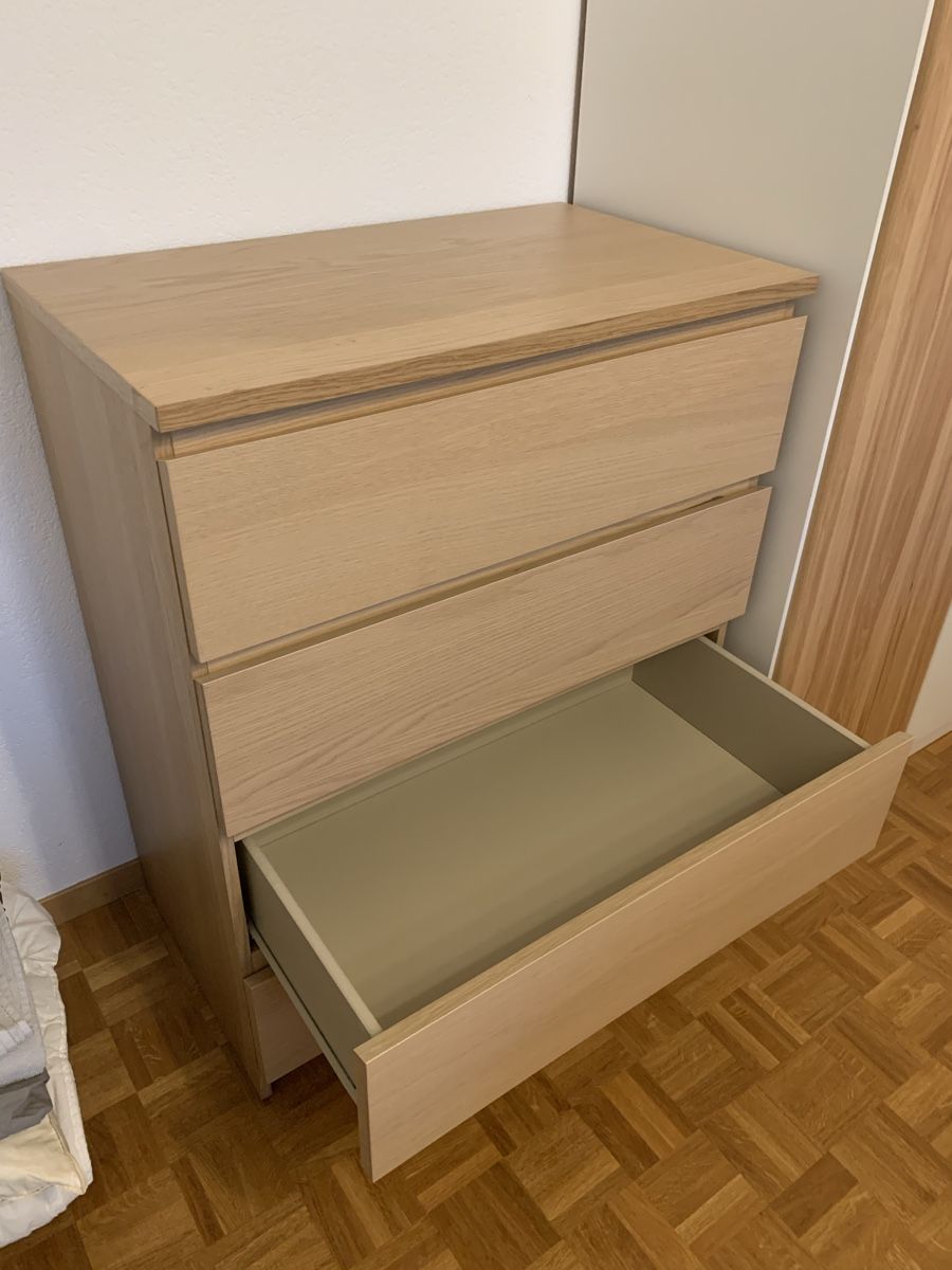 Cassettiere: Ikea MALM Kommode mit 4 Schubladen, Eichenfurnier – Usato da Gattikon venduto da ges_9sby 1