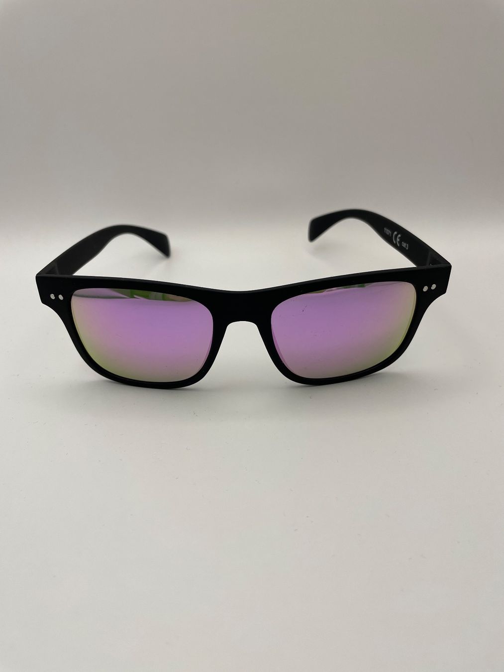 Brillen & Gläser: Sonnenbrille – Gebraucht aus Auenstein von moin.