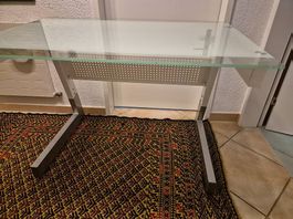 Toller Schreibtisch aus Glas, modern, wirkt "leicht"