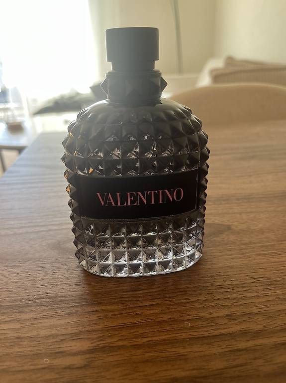 Profumi & Eau de Toilette: Valentino Born in Roma – Usato da Hedingen venduto da Laventins