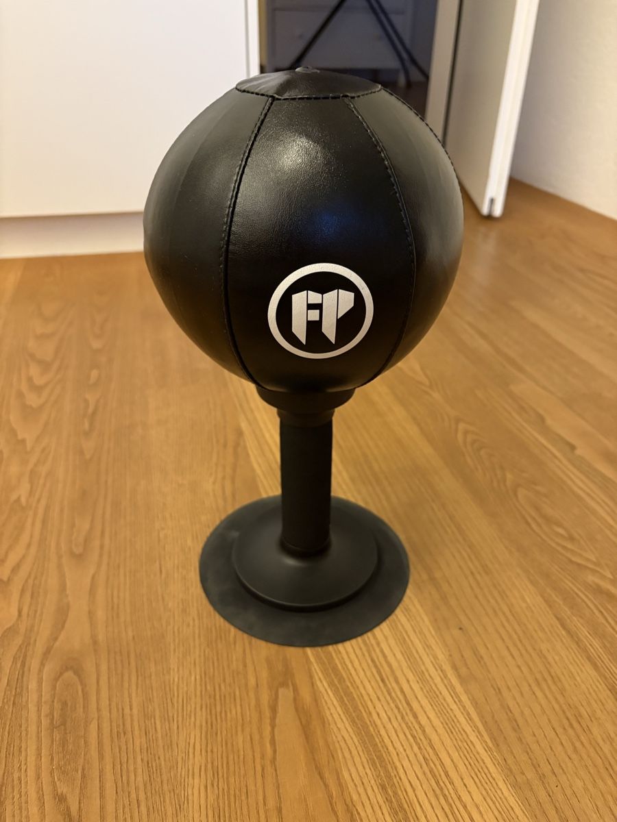 Jouets: Punching Ball mit Anleitung "Punch Past Limits" schwarz – D'occasion à Brunnen par Simba_11 6