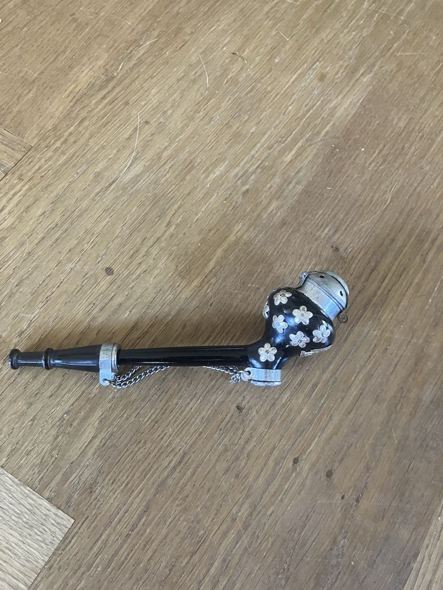Pipes & Accessoires: Petite pipe ancienne décorée, Bauernpfeiffe – D'occasion à fribourg par Retroverso