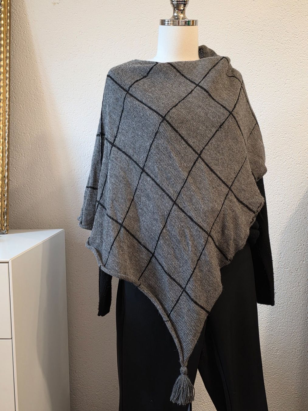 Altro in Moda donna: Cape grau kariert Y2K – Nuovo (secondo la descrizione) da Neerach venduto da Basile1 2