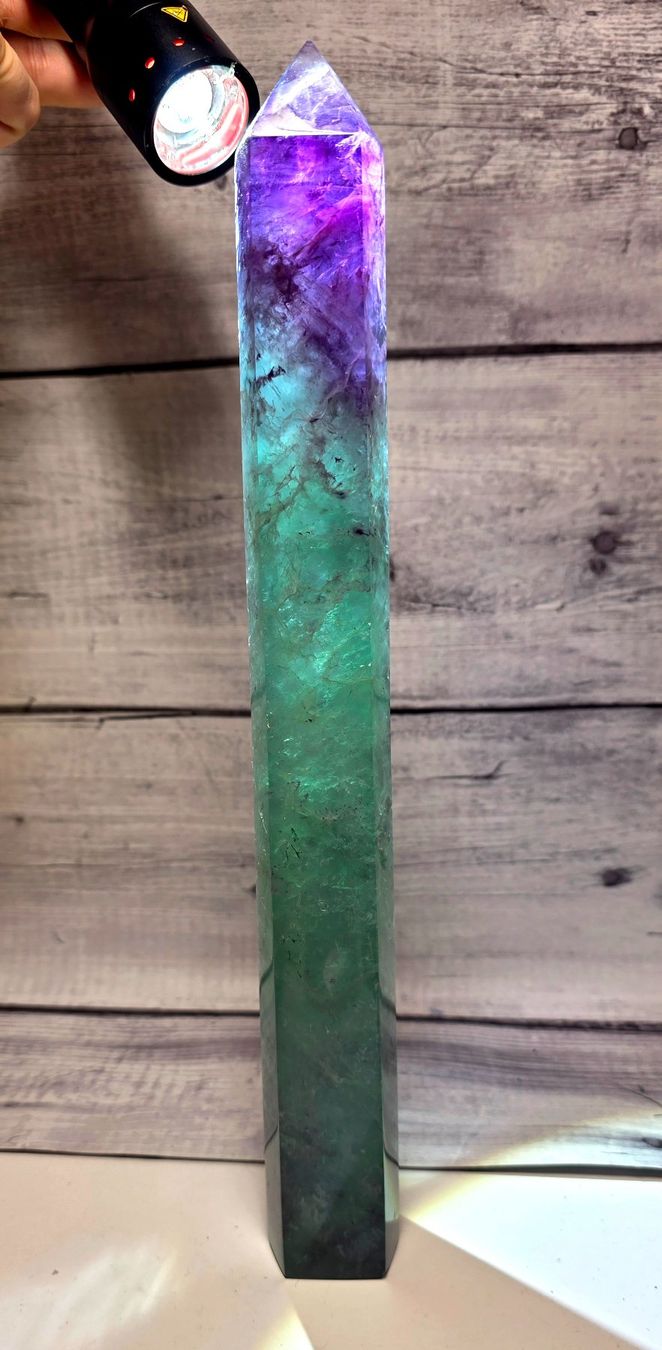 Minerali & Pietre curative: Wassermelonen Fluorit Obelisk 1kg – Nuovo e nell'imballaggio originale da Matzingen venduto da Shay_Crystalz