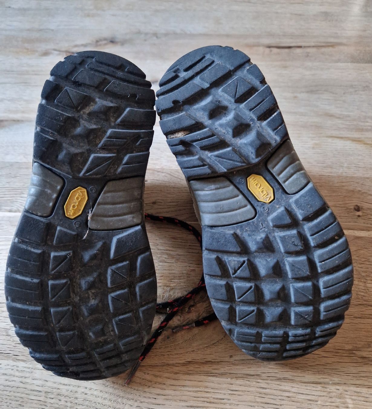 Scarpe per ragazzi: Wanderschuhe gr.31 – Usato da Mülligen venduto da Dela19 3