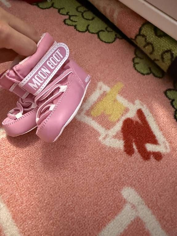 Moon Boot Scarpe per ragazzi: Moon Boot rosa da bimba, taglia 17-18 – Usato da Gentilino venduto da cas_jtt9 2