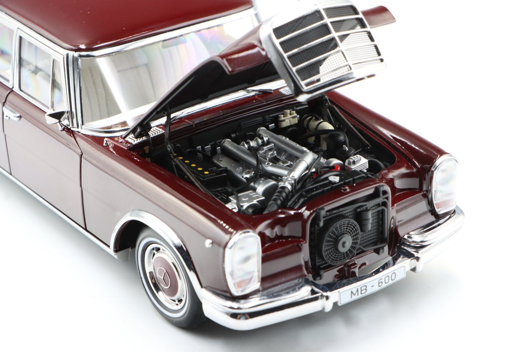 Mercedes-Benz Modellini d'auto: Mercedes 600 Pullman 1964 1:18 Kengfai – Nuovo (secondo la descrizione) da Bühl b.Aarberg venduto da modelldiecast 9