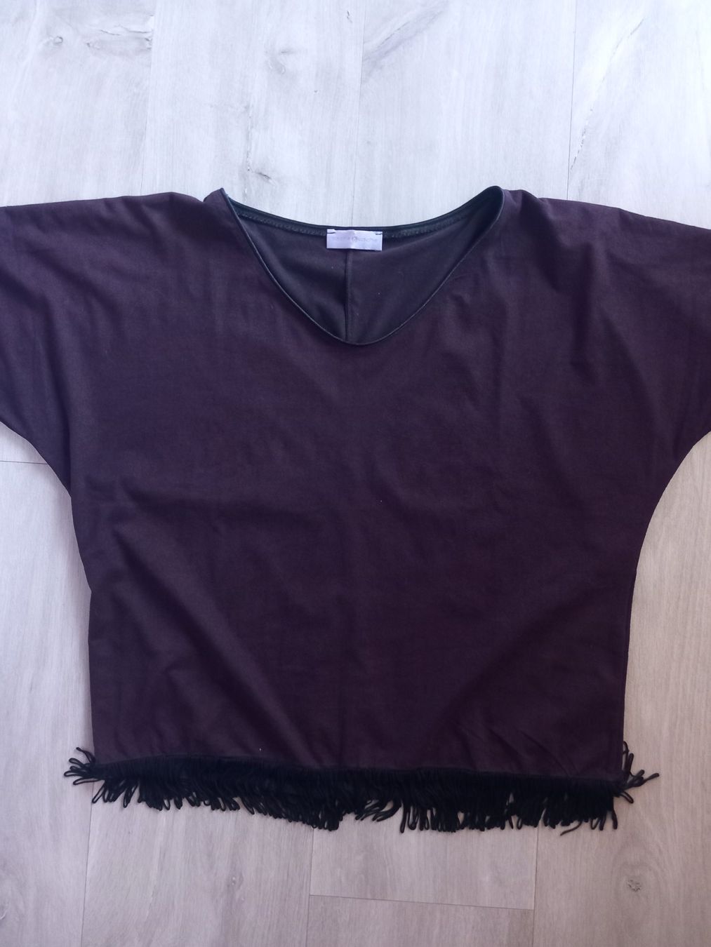 T-shirt: T-shirt Cache Cache bordeaux à franges – Usato da Faoug venduto da per_kp6r 1