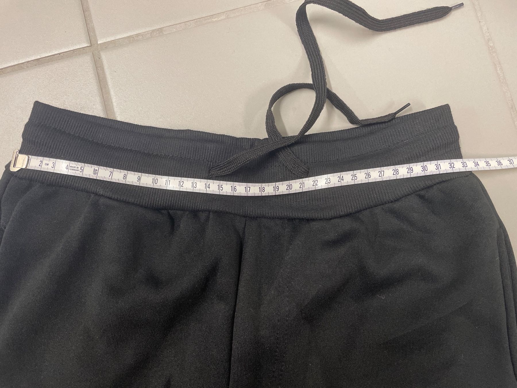 Completi & Tailleur: Neuer Trainingsanzug, Gr. S Schwarz – Nuovo e nell'imballaggio originale da Urdorf venduto da Anassor 8