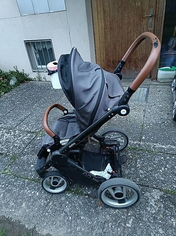 Poussette: Kinderwagen – Défectueux à Hendschiken par akbarsaj 2