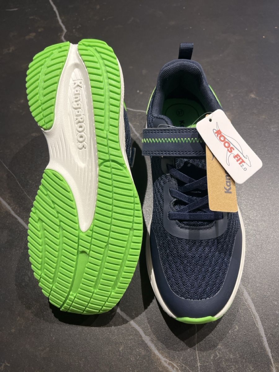 Scarpe per ragazzi: Turnschuhe Kinder Grösse 37 – Nuovo (secondo la descrizione) da Urtenen-Schönbühl venduto da marcelwy