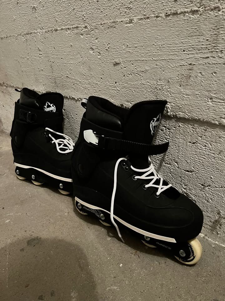 Pattini in linea & Pattini a rotelle: ROLLERBLADE BLADERUNNER FURY 44.5 – Nuovo (secondo la descrizione) da Lugano venduto da cjporko 5