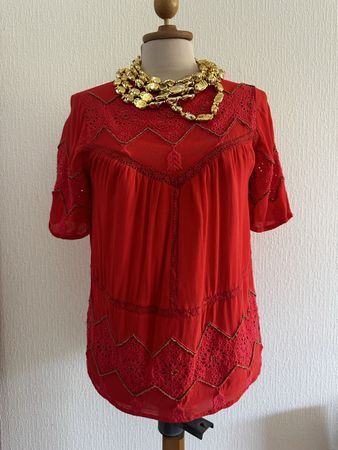 Blouse Kookai rouge taille 36 broderies et perles