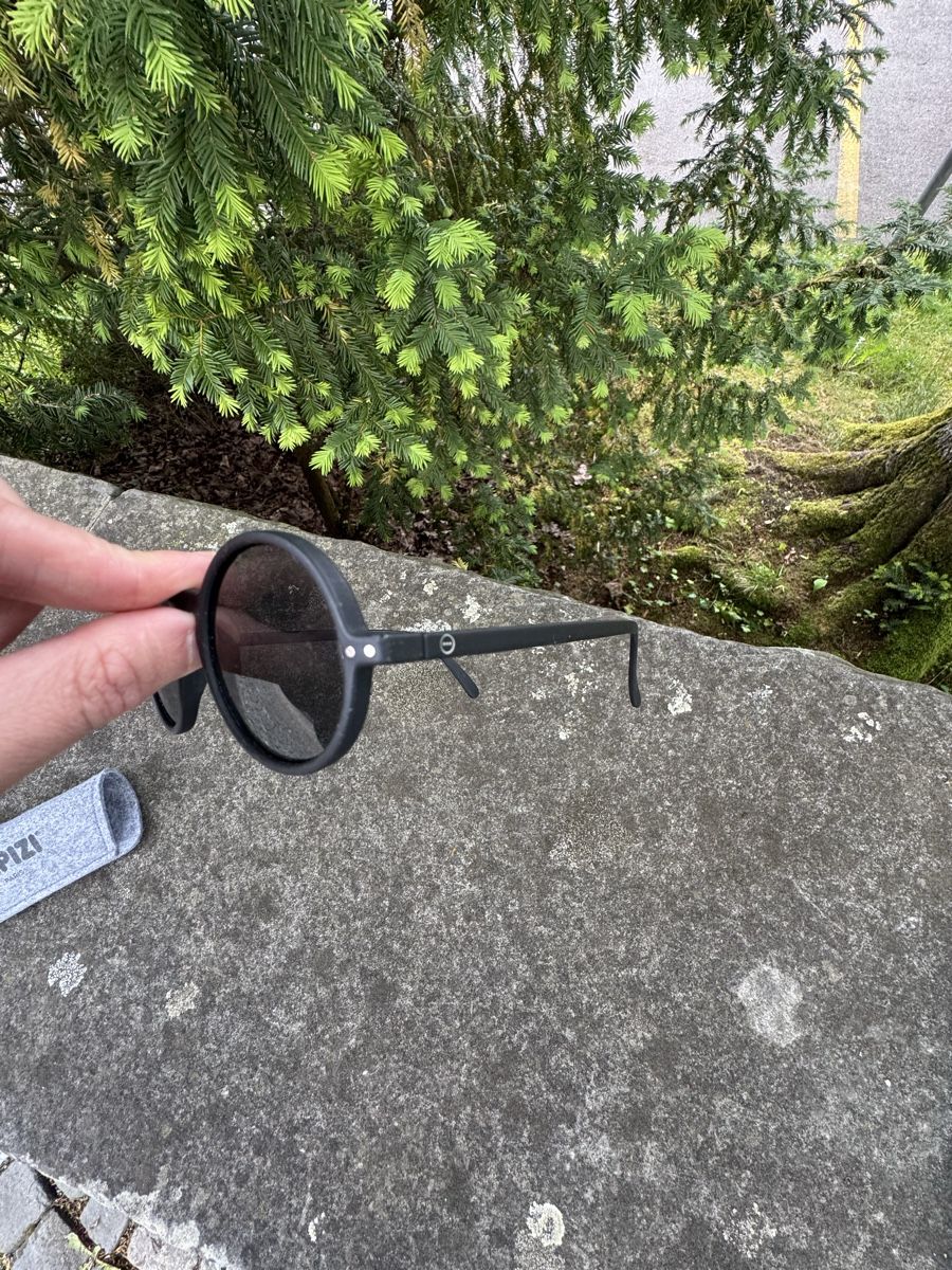 Izipizi Occhiali & Lenti: IZIPIZI Paris Round Sunglasses Black – Usato da Effretikon venduto da rus_2l2p 5