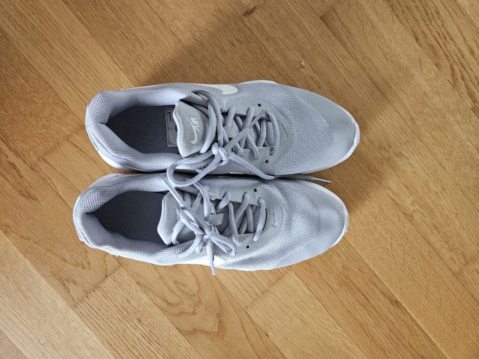 Nike Damenschuhe: Nike Air Sneakers - Light Grey - Size 38.5 EU – Gebraucht aus Lenzburg von van_gpy5 1