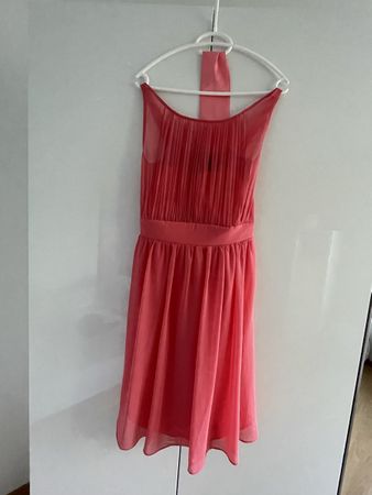 festliches Kleid in korallrot