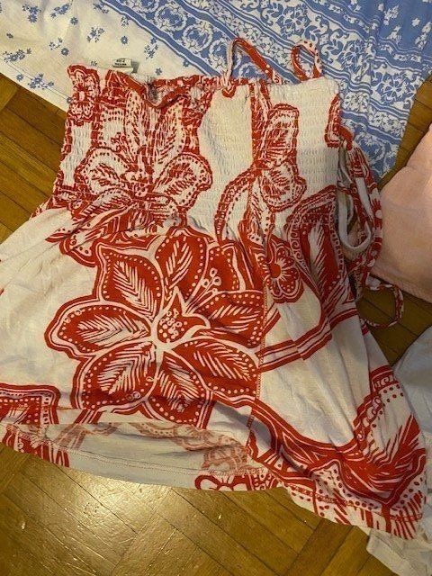 Lotti & Set di vestiti: Kleiderpaket Mädchen 4-teilig Grösse 134 /140 – Usato da Emmen venduto da Aribini 1