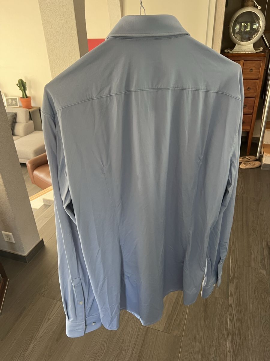 Hugo Boss Camicie: Chemise Hugo Boss bleue ciel – Nuovo (secondo la descrizione) da Villars-Ste-Croix venduto da Maaaat 1