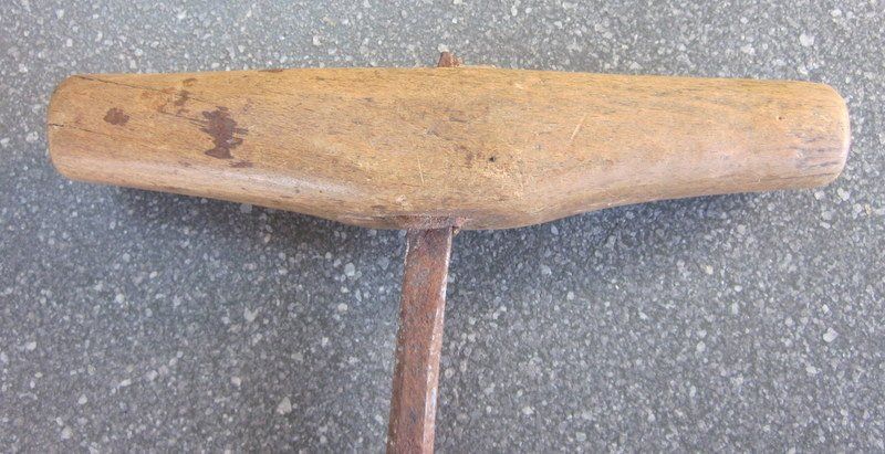 Tutti gli attrezzi: Alter Hand-Bohrer geschmiedet mit Holzgriff – Usato da Bischofszell venduto da raika 4