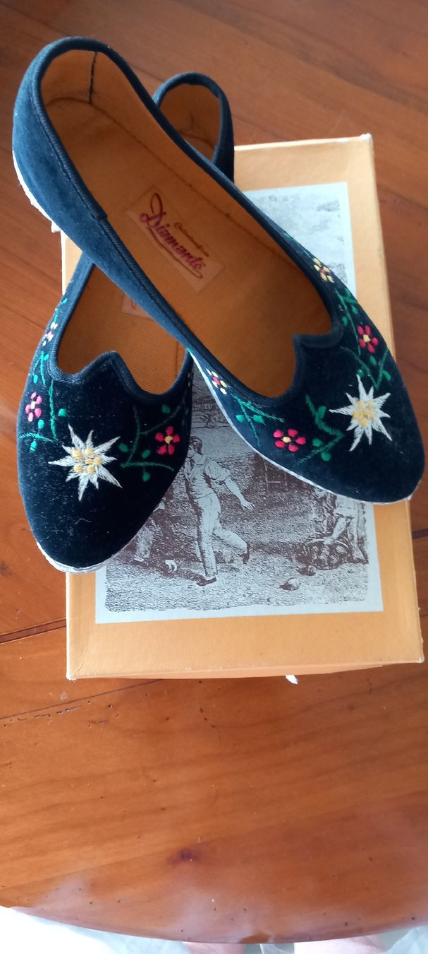 Damenschuhe: Ballerines NOIRES, feutrées avec  broderies taille 38 – Neu (gemäss Beschreibung) aus La Chaux-de-Fonds von Boutique333 5
