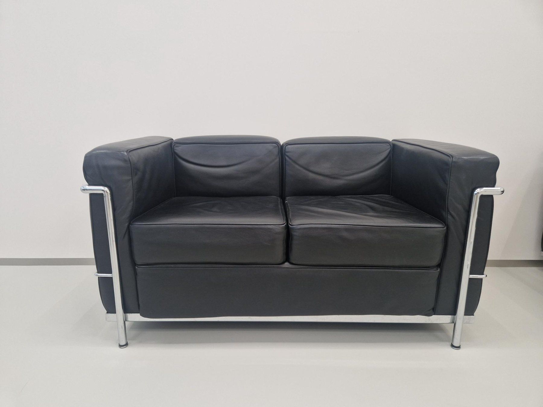 Sofas: Sofa Lc2 LeCorbusier Bauhaus – Gebraucht aus Zürich von