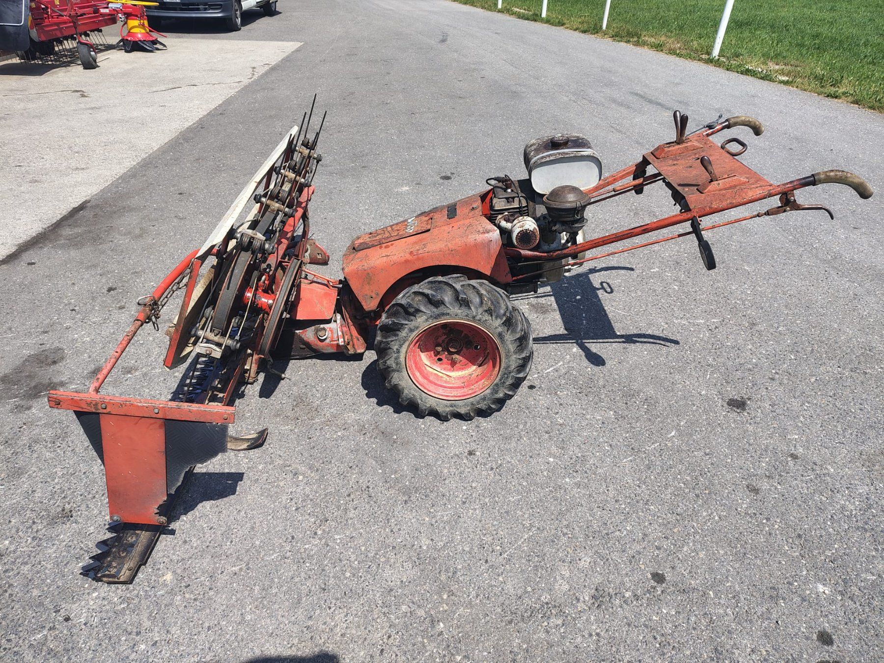 Bucher Tutte le macchine: Bucher Motormäher M700, mit Eingrasung – Usato da Egg SZ venduto da kombi83 1