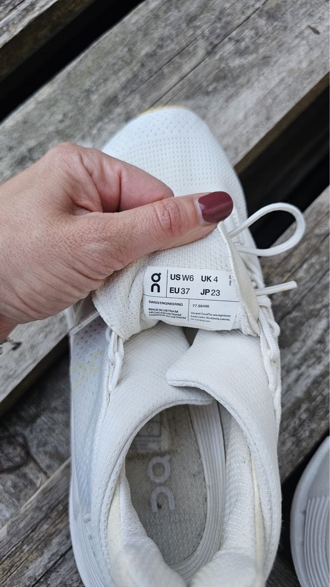 On Scarpe da donna: On Sneaker Cloud Cloudtec weiss Grösse 37 gebraucht – Usato da Subingen venduto da Mike_4553 4