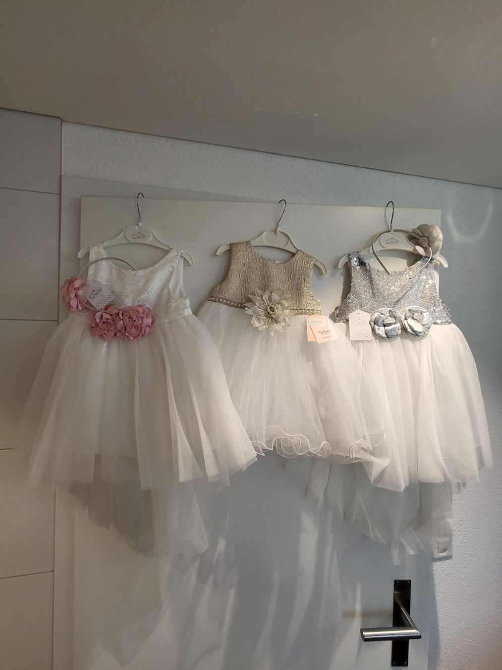 Vestiti & Gonne: Div. Kinderkleider 1-4 jährige – Nuovo e nell'imballaggio originale da Gossau SG venduto da Ak0
