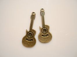 1 Stk. Gitarre Messing Schmuckanhänger/Schmuckteil.Twint:Ja.