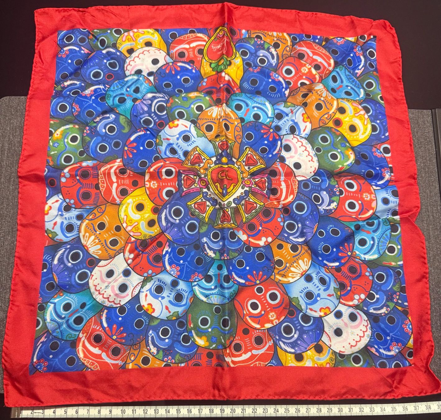 Sciarpe: Christian Louboutin original silk pocket square – Usato da Gland venduto da bfranck