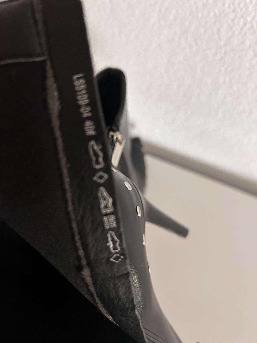 Zara Scarpe da donna: DeeZee Stiefeletten Grösse 40 mit Nieten  – Usato da St. Gallen venduto da jojan 5