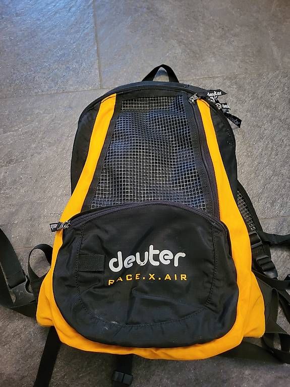 Deuter Zaini: Deuter Pace.X.Air Rucksack Schwarz/Gelb - Perfekt ... – Usato da Oberglatt ZH venduto da watchkurt