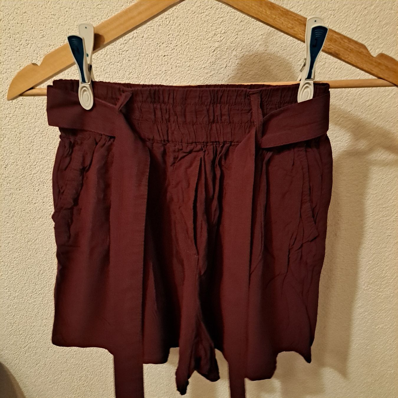 Hosen: Kurze Hose Weinrot – Gebraucht aus Schaffhausen von xJuliax 1