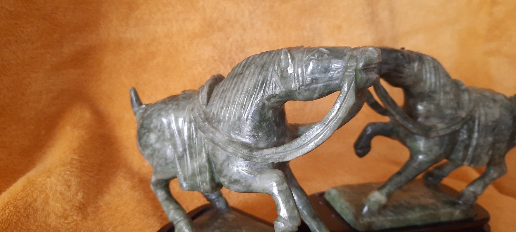 Skulpturen & Statuen: Couple de chevaux en jade signés – Gebraucht aus Chardonne von hel_h5k2 2