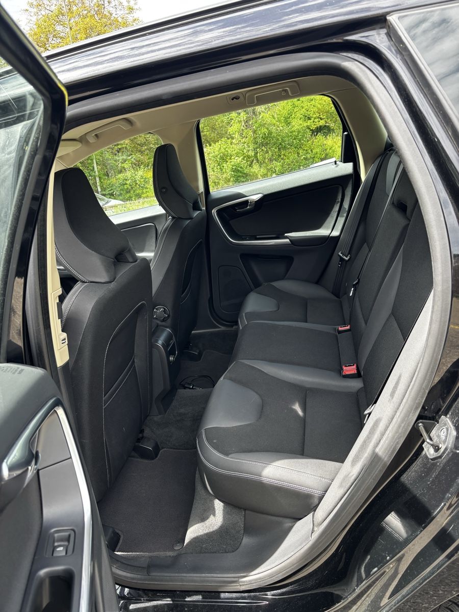 Volvo Automobili: Volvo XC60 D4 AWD Husky – Usato da Männedorf venduto da Merlin034 3