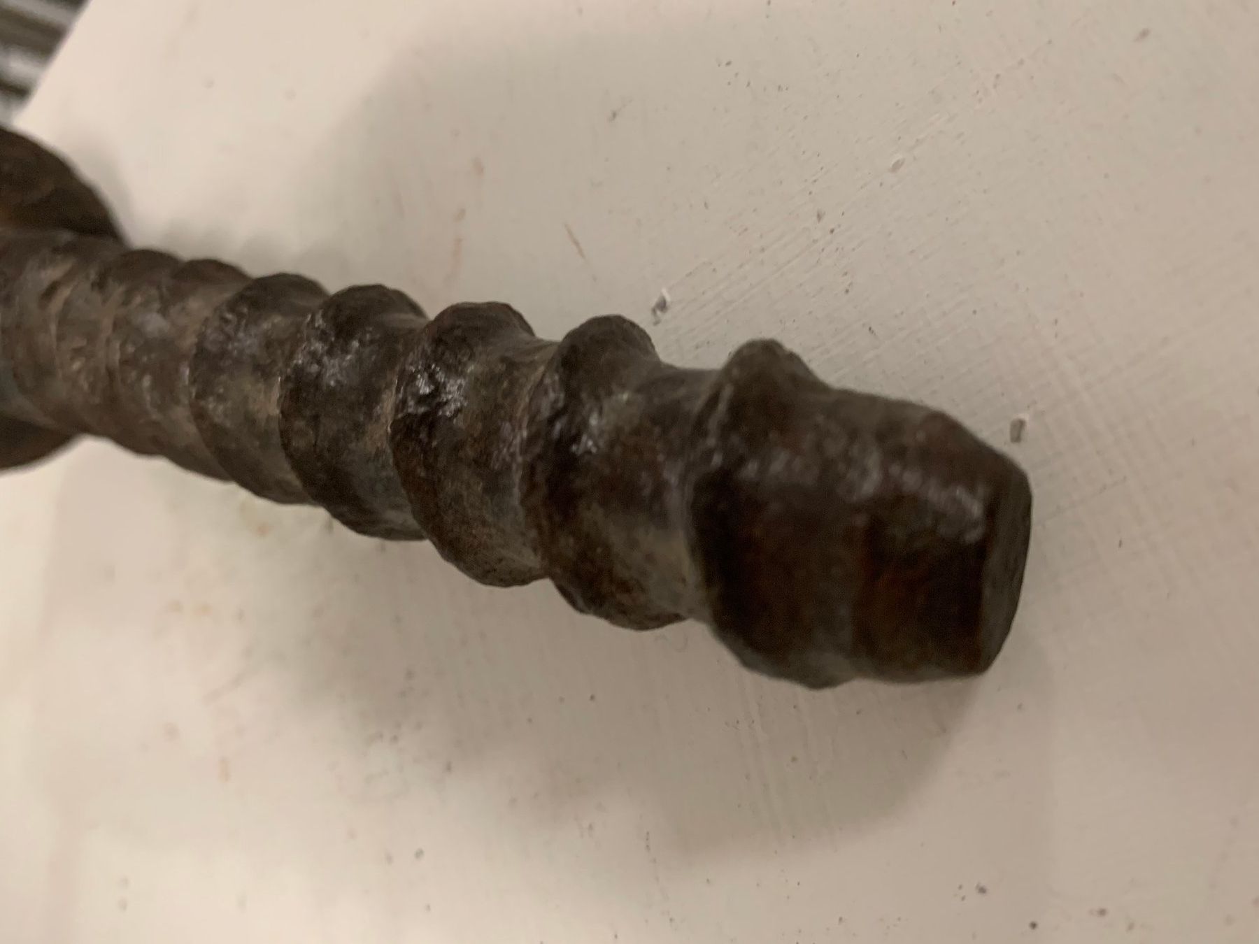 Alle Werkzeuge: antike Schwellenschraube, 18.5 cm – Gebraucht aus St. Gallen von Miousch 2