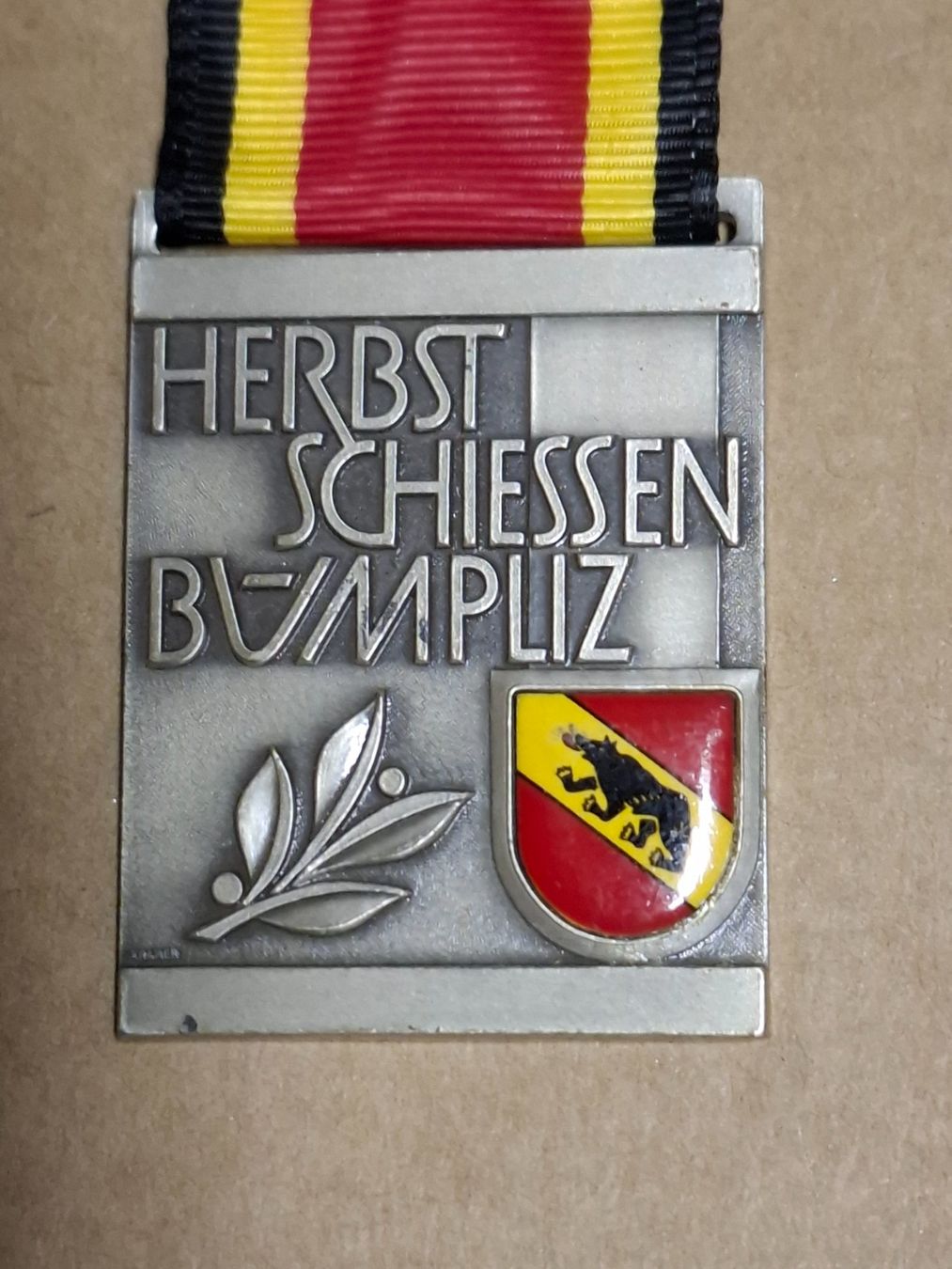Medaglie: Bümpliz Jubiläum 1975 (D405) – Usato da Schwanden GL venduto da Suvorov
