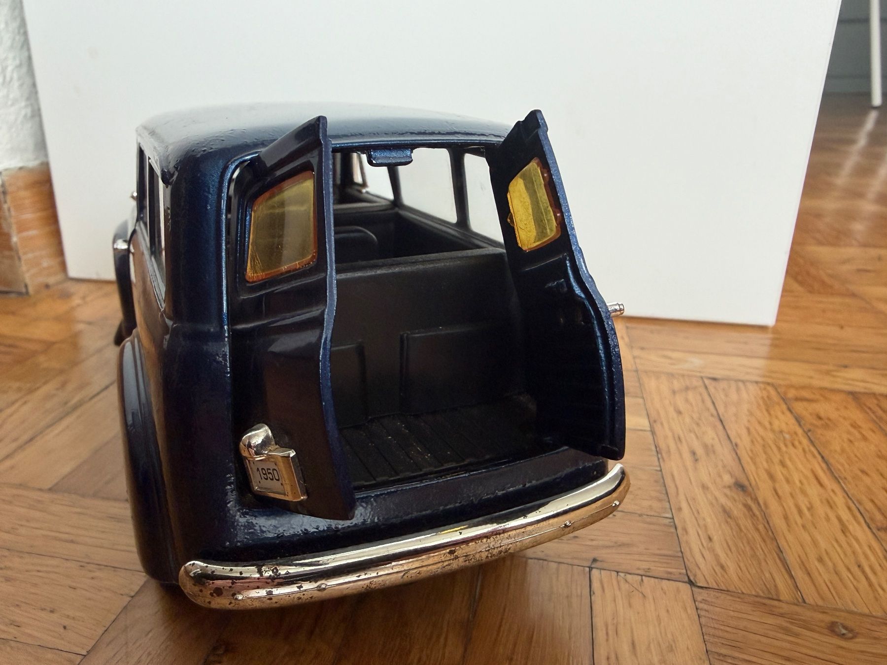 Chevrolet Modellautos: Chevrolet Suburban 1950 – Gebraucht aus Neuhausen von Jeff. 6