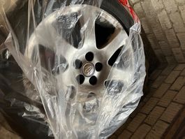 Toyota Alufelgen mit sehr guter Sommerbereifung nur 200fr