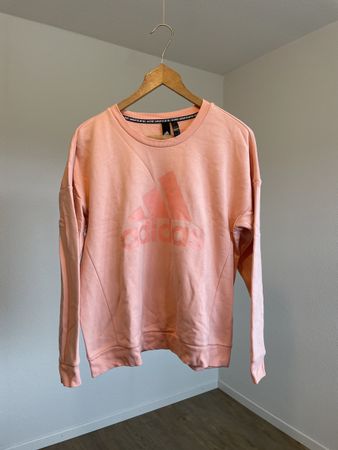Sweatshirt von Adidas Korallenfarbenes.