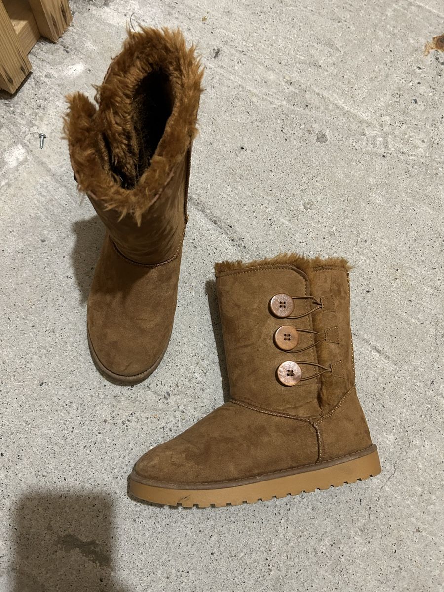 Scarpe da donna: Warme Winterboots mit Fell, Gr. 37 – Nuovo (secondo la descrizione) da Solothurn venduto da alaradyl 2