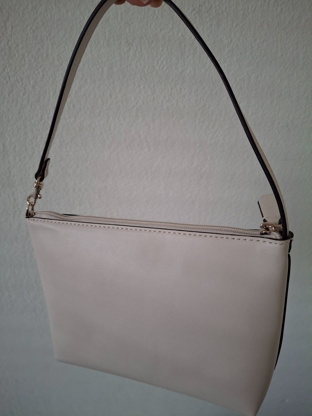 Guess Borse da donna: Guess Handtasche – Usato da Basel venduto da nat_6jsw 7